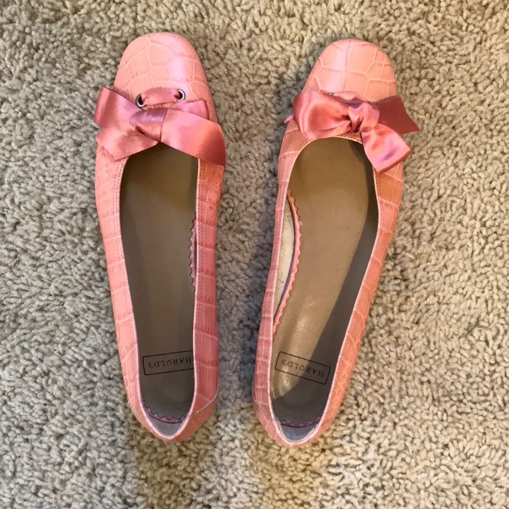 Harold’s Pink Bow Ballet Flats (Size 7)